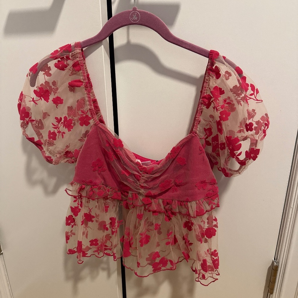 Pink cropped floral shirt